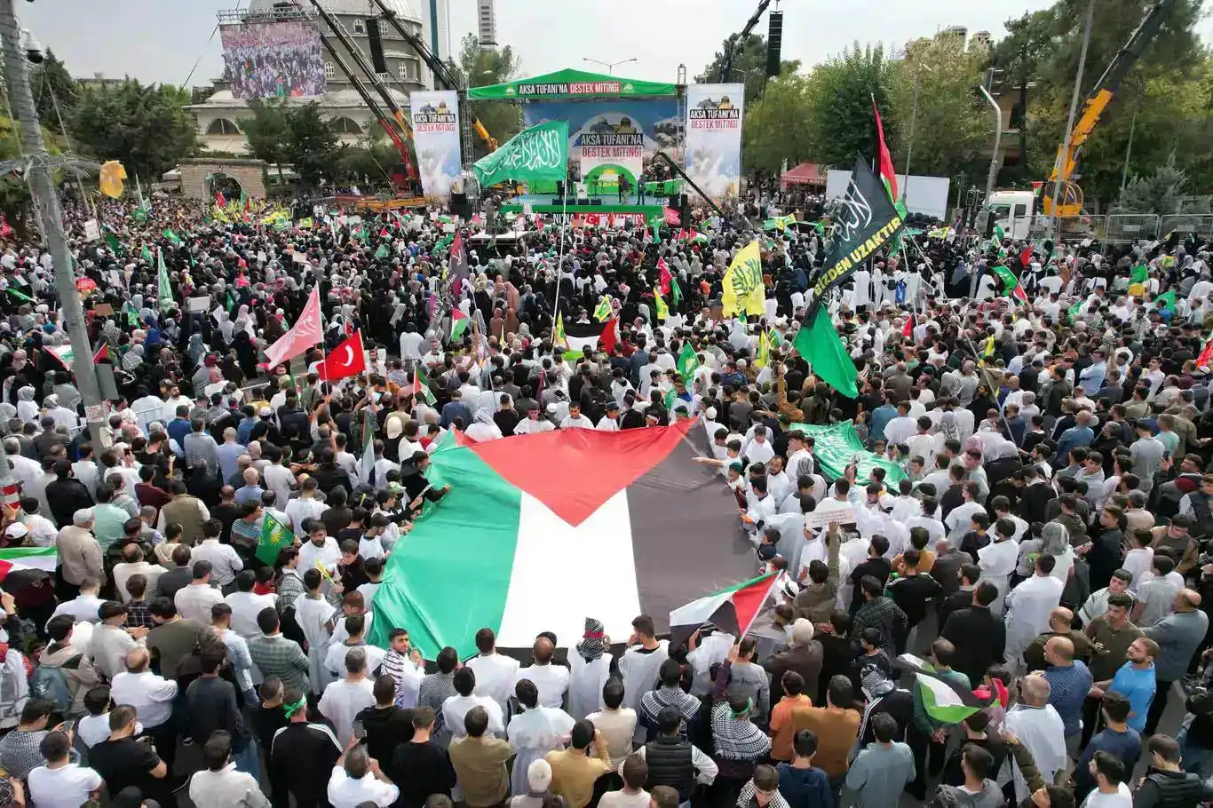HAMAS: Yılın son 3 günü Gazze'ye saldırıları durdurmak için bir ortak haykırış olsun HAMAS: Yılın son 3 günü Gazze'ye saldırıları durdurmak için bir ortak haykırış olsun