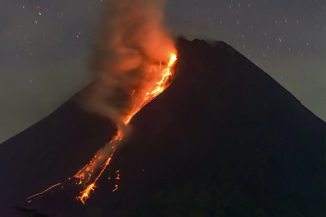 Mount Merapi in Indonesia erupts, sending ash 3,000 meters above peak Mount Merapi in Indonesia erupts, sending ash 3,000 meters above peak