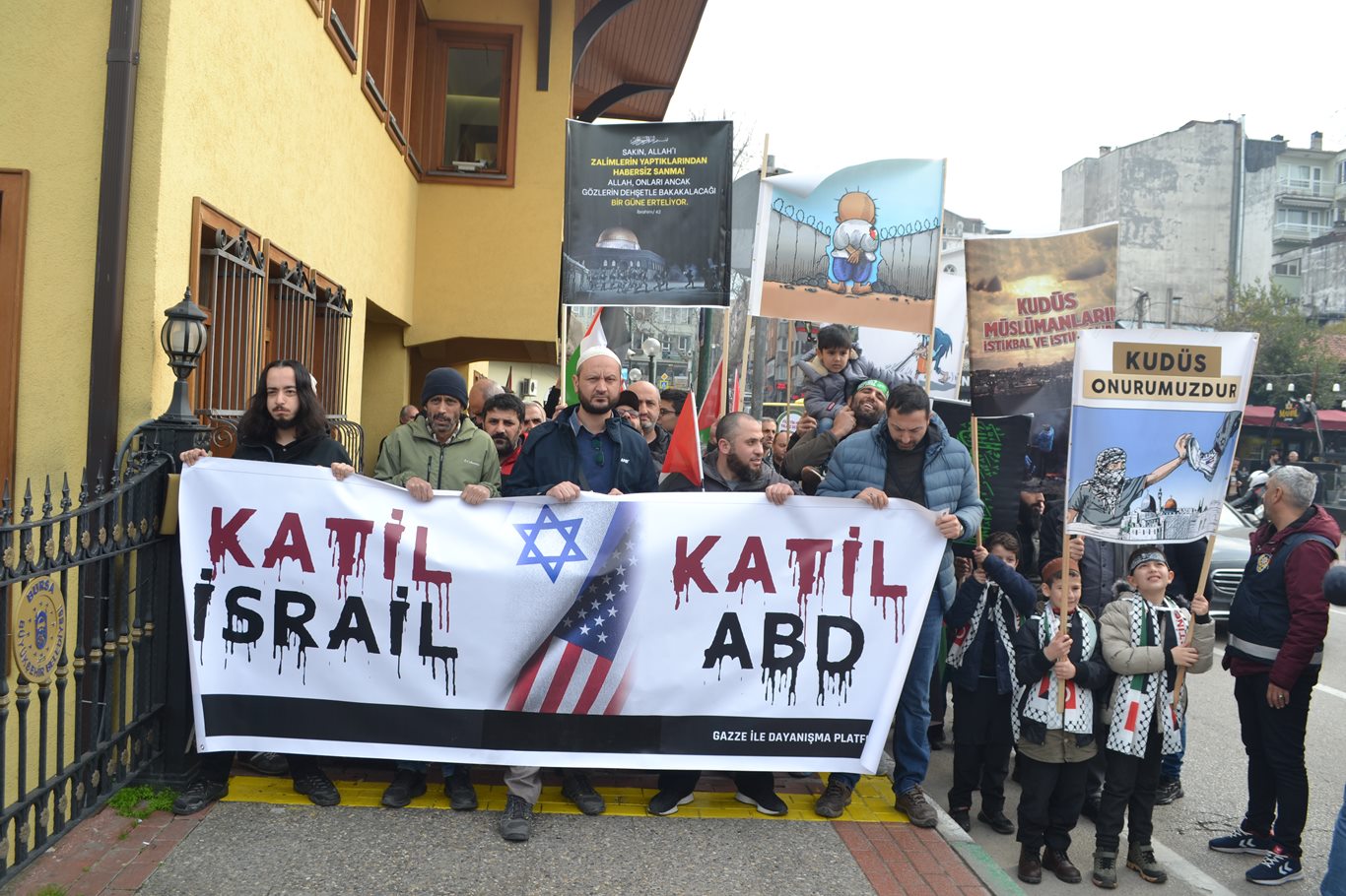 Bursa'da binlerce kişi "Siyonist Vahşete Karşı Direnişe Destek" için yürüdü