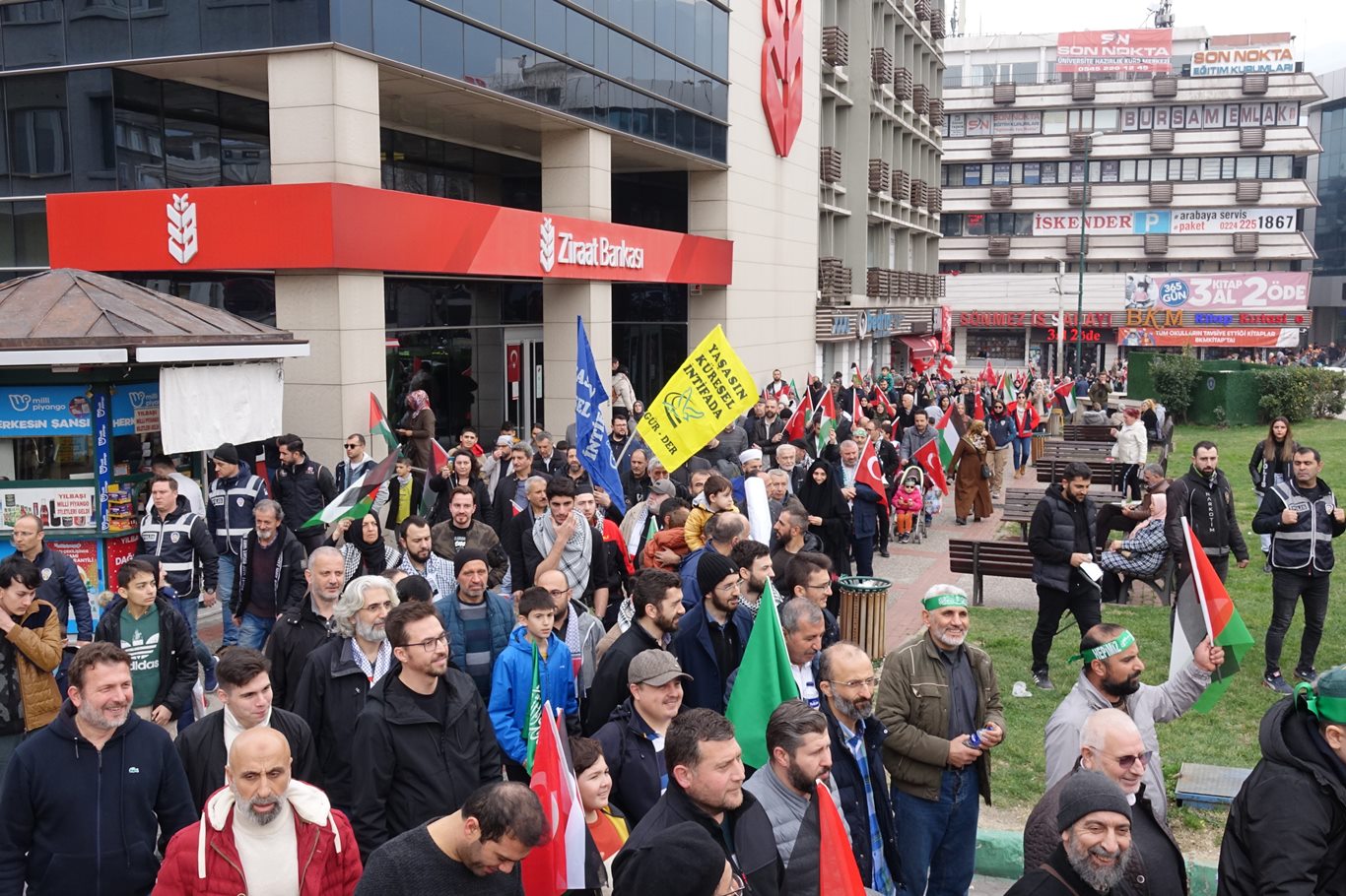 Bursa'da binlerce kişi "Siyonist Vahşete Karşı Direnişe Destek" için yürüdü