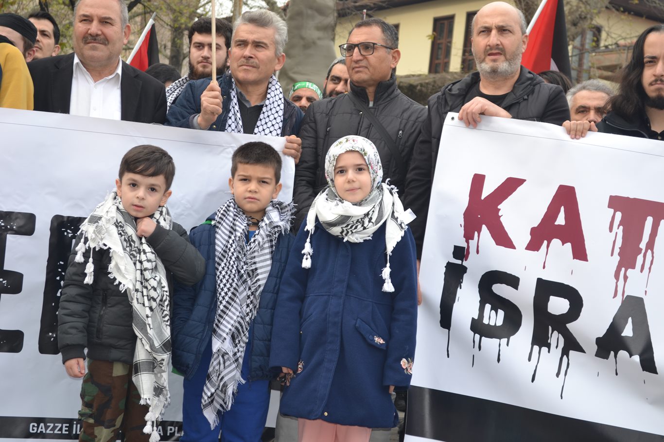 Bursa'da binlerce kişi "Siyonist Vahşete Karşı Direnişe Destek" için yürüdü