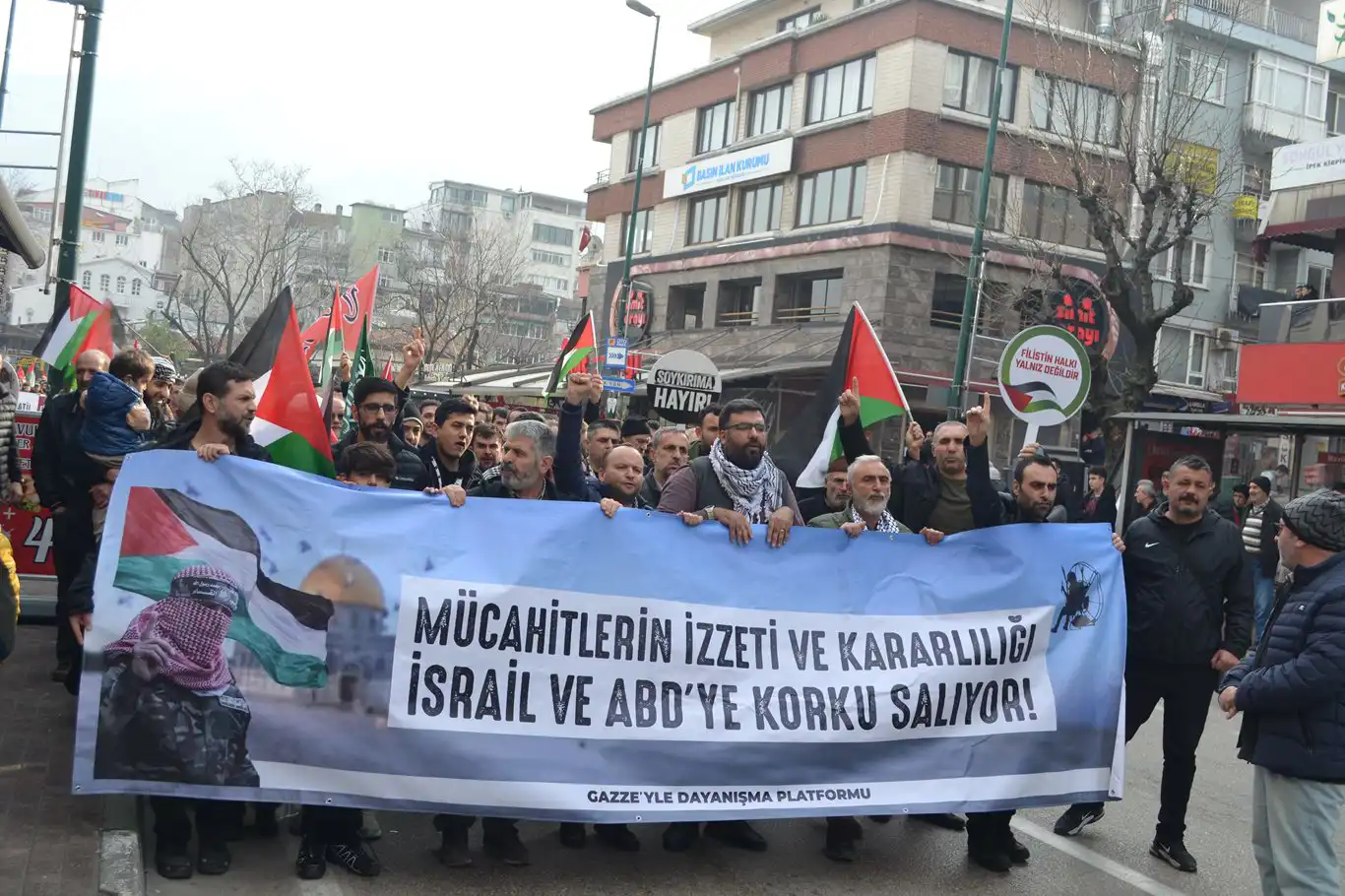 Bursa'da binlerce kişi "Siyonist Vahşete Karşı Direnişe Destek" için yürüdü