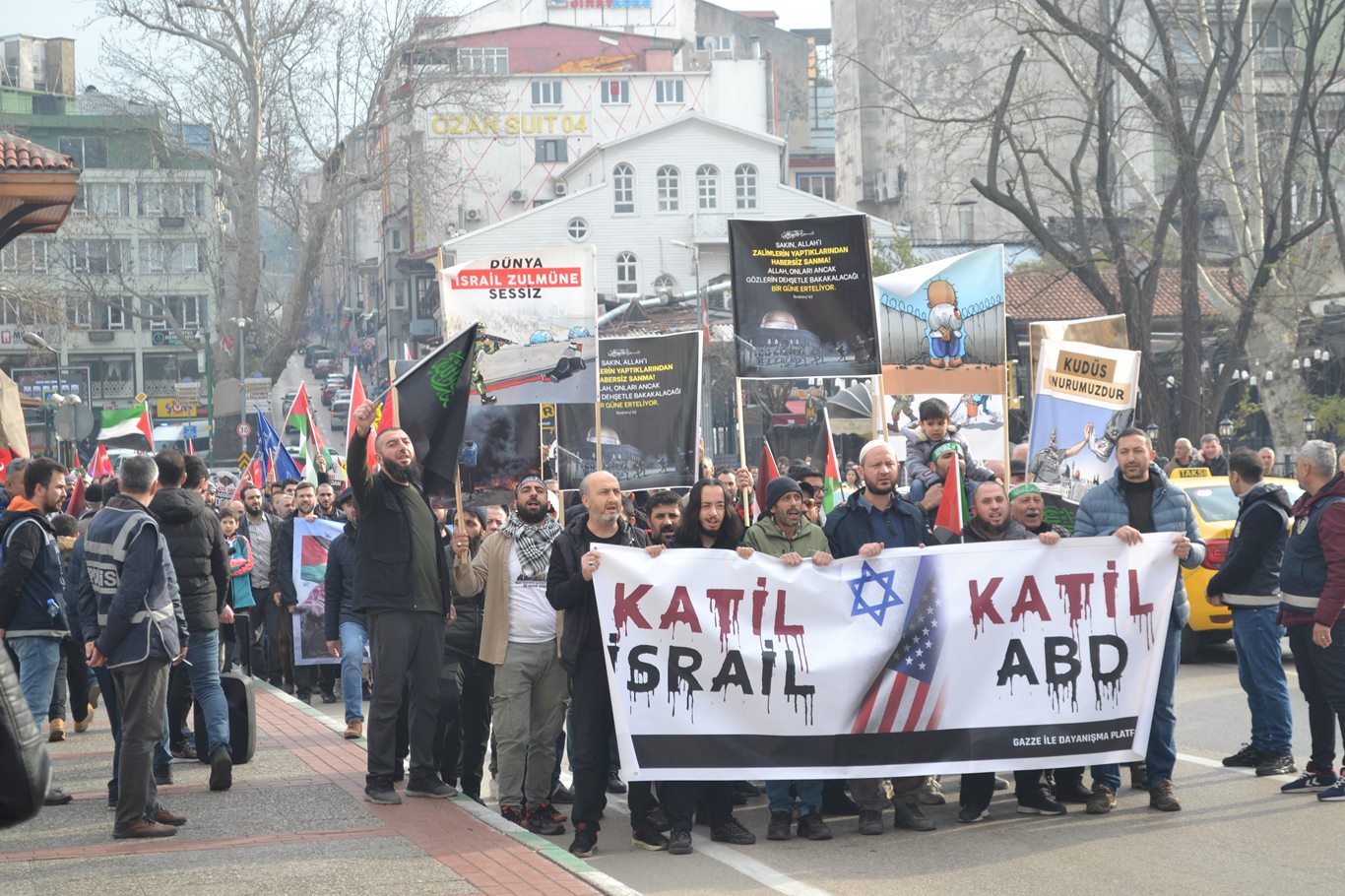 Bursa'da binlerce kişi "Siyonist Vahşete Karşı Direnişe Destek" için yürüdü