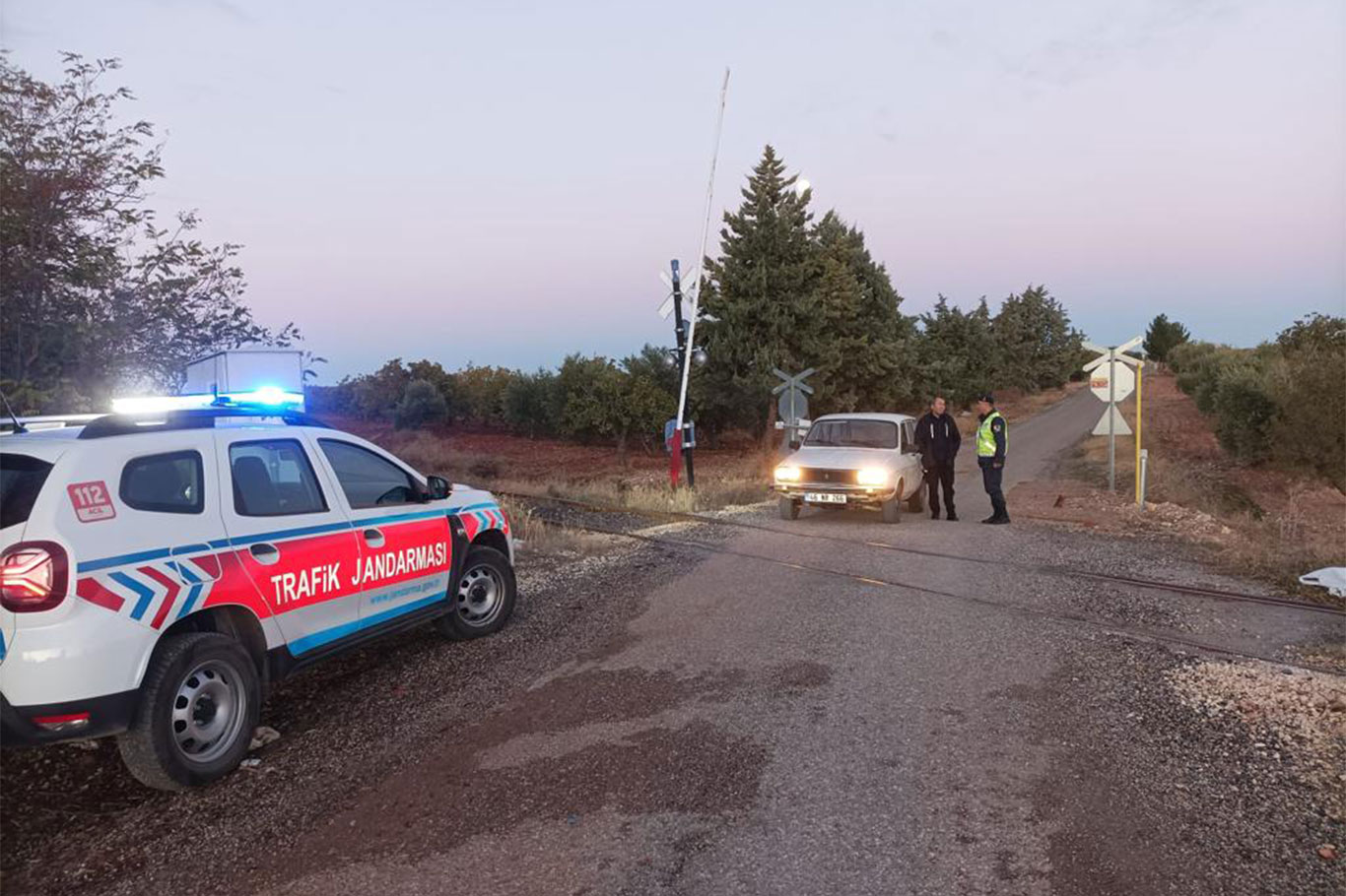 Gaziantep'te hemzemin geçit denetimi: 35 araç trafikten men edildi Gaziantep'te hemzemin geçit denetimi: 35 araç trafikten men edildi