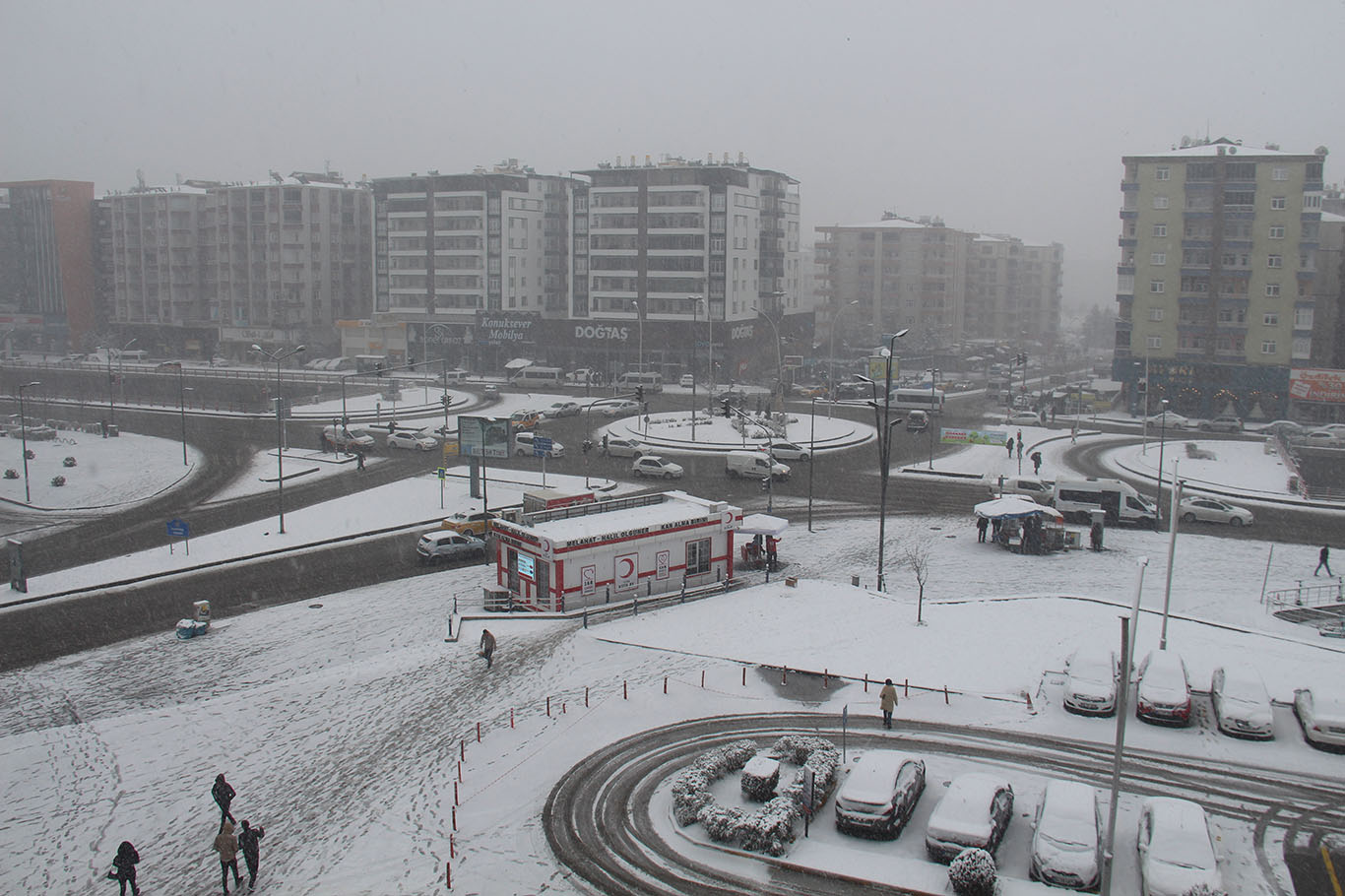 Sürücülerin yağışlı ve sisli havalarda dikkat etmesi gerekenler nelerdir?
