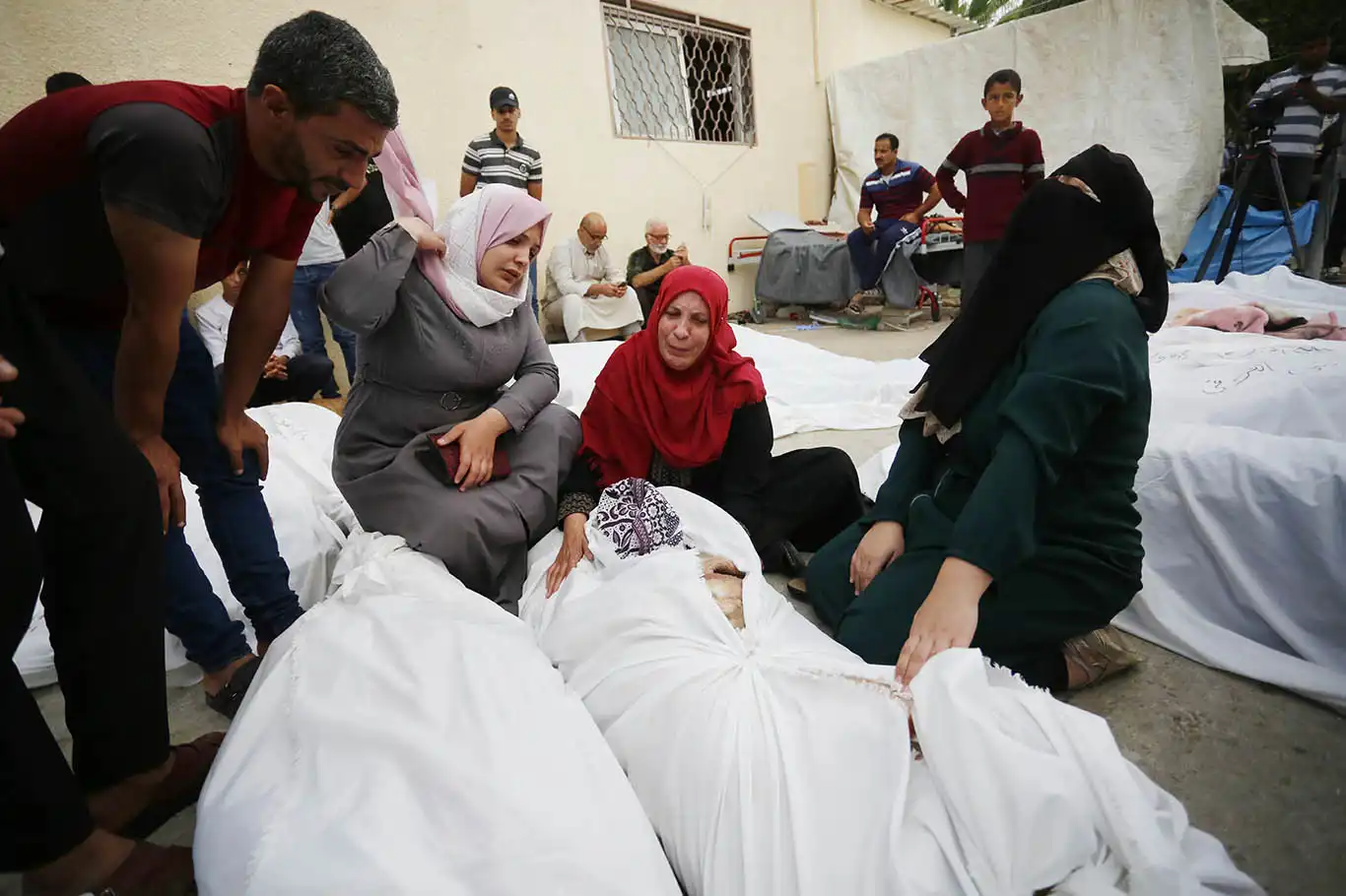 Gazze'de 24 saatte 350 kişi katledildi, toplam şehit sayısı 17 bini aştı Gazze'de 24 saatte 350 kişi katledildi, toplam şehit sayısı 17 bini aştı