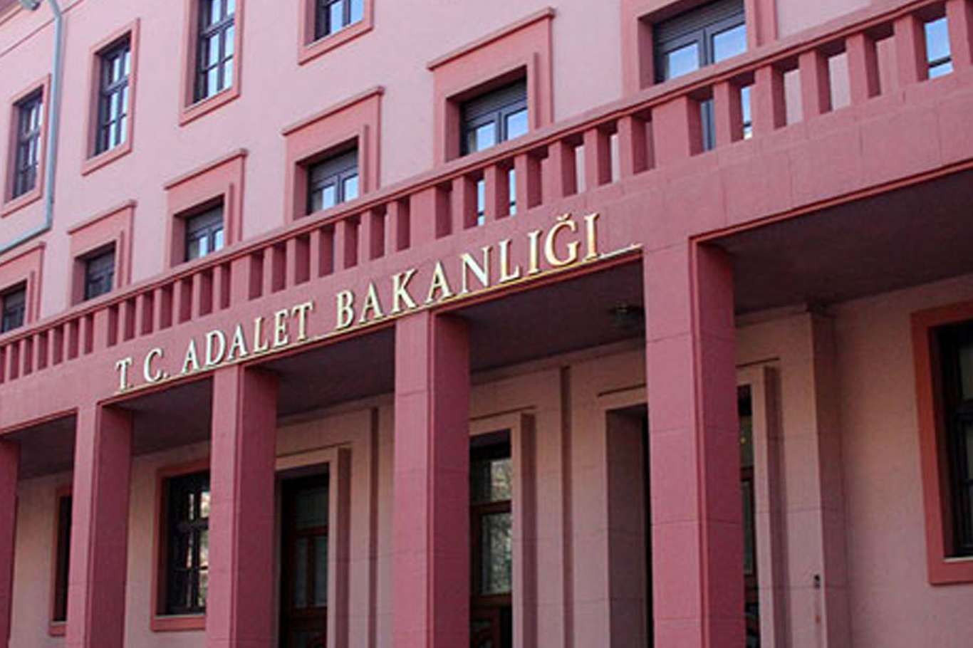 "Deprem bölgesinde millet cenazelerini toprağa veremiyor" iddialarına yanıt "Deprem bölgesinde millet cenazelerini toprağa veremiyor" iddialarına yanıt