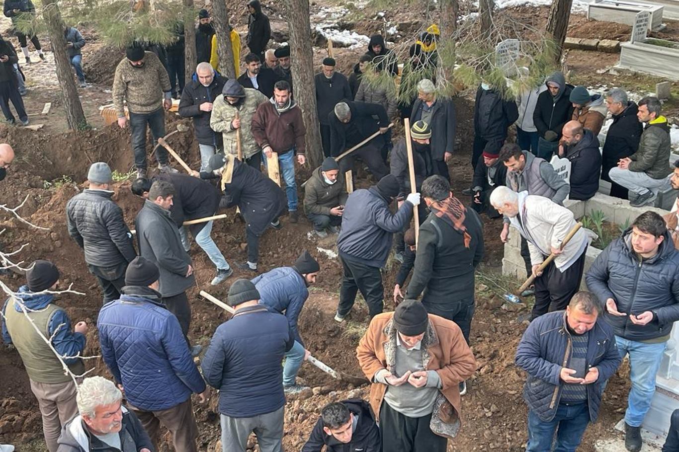 HÜDA PAR Kahramanmaraş İl Başkanı Üdürgücü, eşi ve 2 oğlu defnedildi