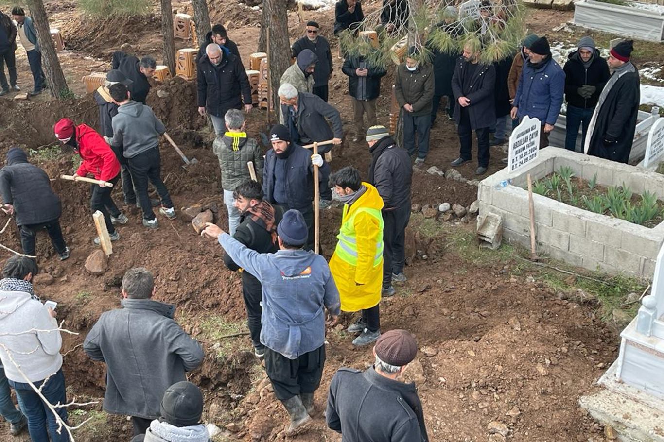 HÜDA PAR Kahramanmaraş İl Başkanı Üdürgücü, eşi ve 2 oğlu defnedildi