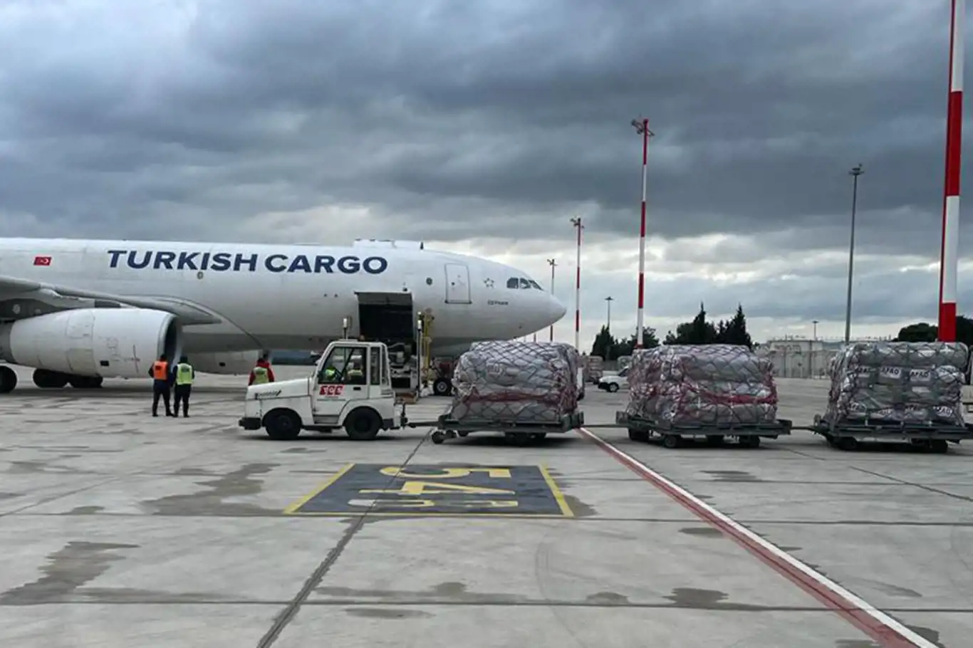 THY deprem bölgesine insani yardım taşımayı sürdürüyor THY deprem bölgesine insani yardım taşımayı sürdürüyor