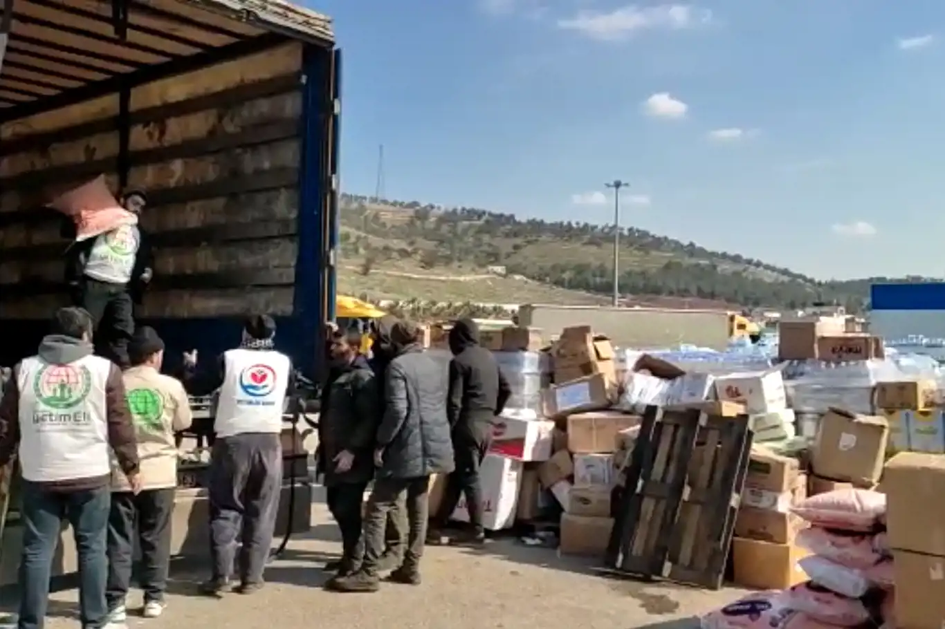 4 STK'dan Suriye'deki depremzedelere insani yardım 4 STK'dan Suriye'deki depremzedelere insani yardım