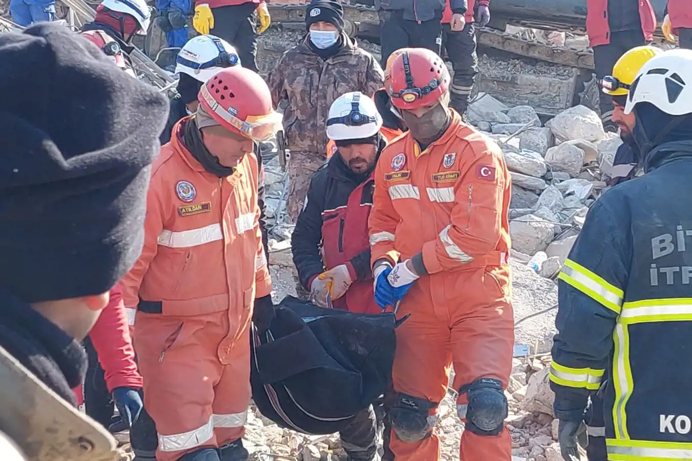 Malatya'da anne ve kızı birbirine sarılı halde ölü olarak bulundu Malatya'da anne ve kızı birbirine sarılı halde ölü olarak bulundu