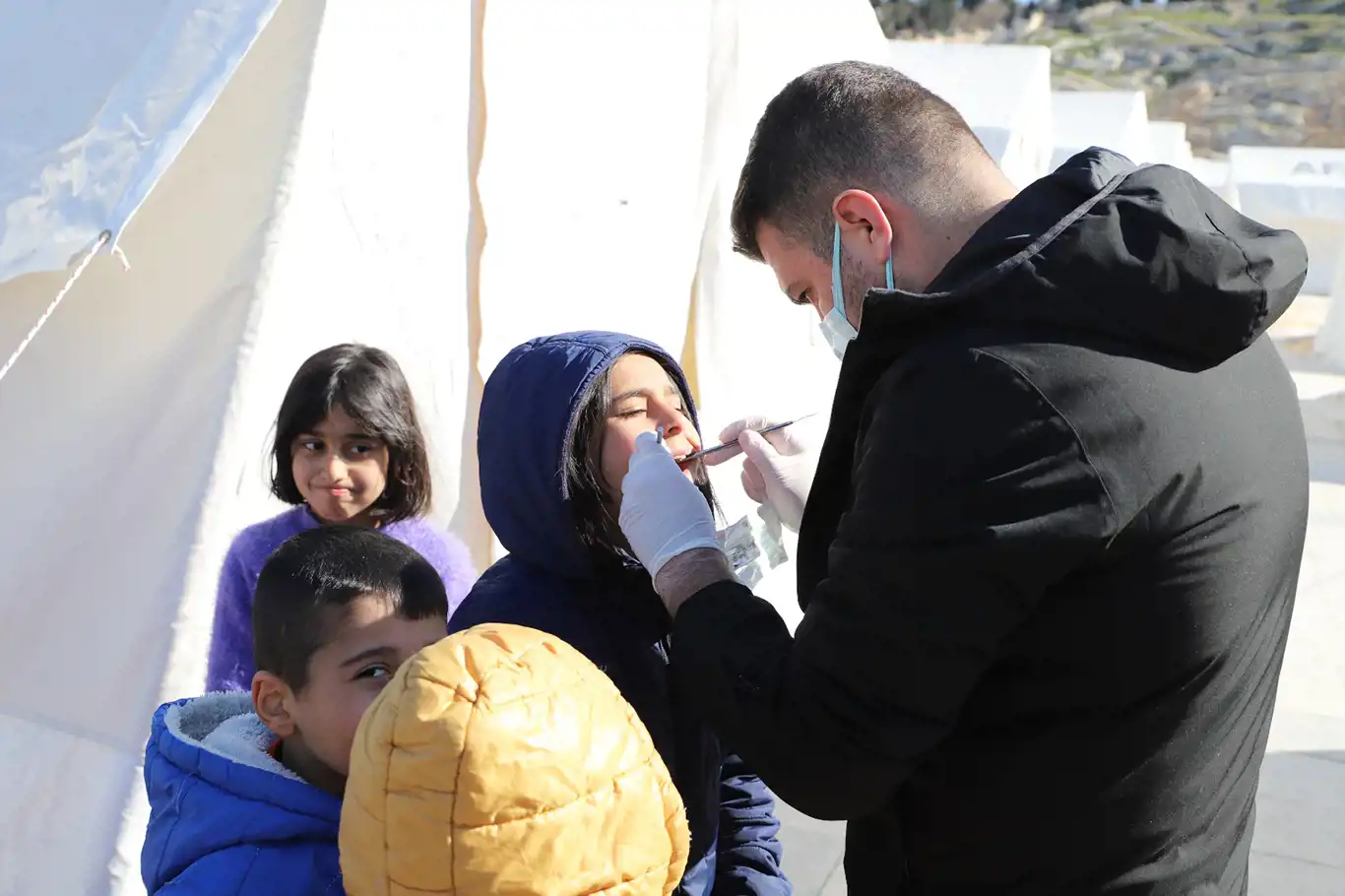 Şanlıurfa'da depremzedelere ağız ve diş taraması yapıldı