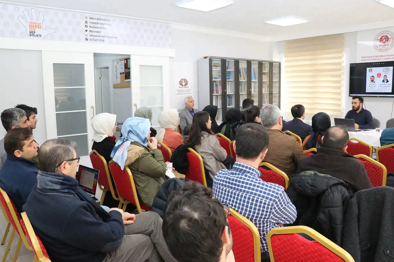 6 hafta sürecek "İnsan Hakları Okulu" seminerleri başladı 6 hafta sürecek "İnsan Hakları Okulu" seminerleri başladı