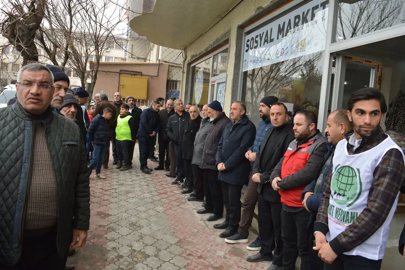 Siirt'te 19 STK'nın katkılarıyla depremzedeler için "sosyal market" kuruldu Siirt'te 19 STK'nın katkılarıyla depremzedeler için "sosyal market" kuruldu