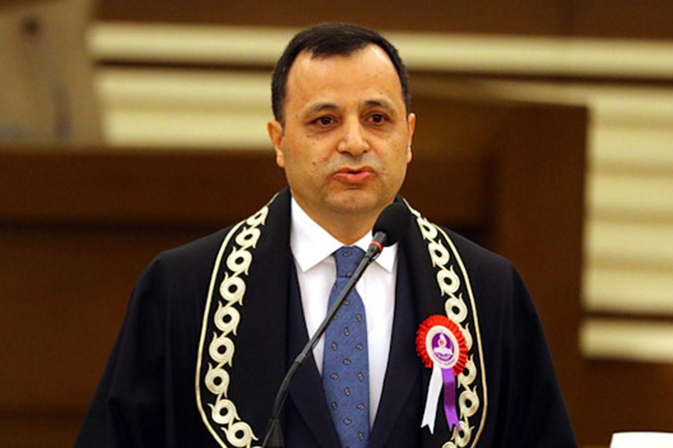 Zühtü Arslan yeniden AYM başkanı seçildi Zühtü Arslan yeniden AYM başkanı seçildi