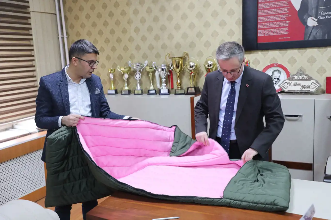 Ağrı’da üretilen uyku tulumları, deprem bölgesine gönderiliyor Ağrı’da üretilen uyku tulumları, deprem bölgesine gönderiliyor