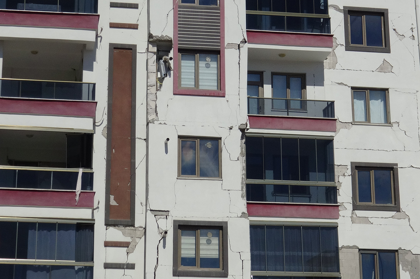 Malatya’da yeni yapılan binalar depremde yıkıldı