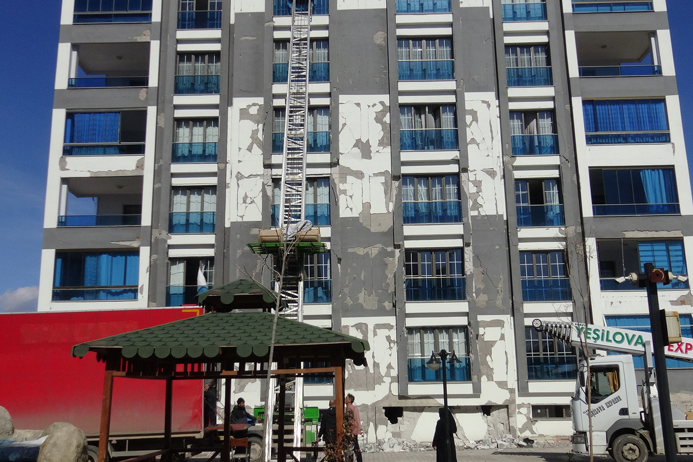 Malatya’da yeni yapılan binalar depremde yıkıldı