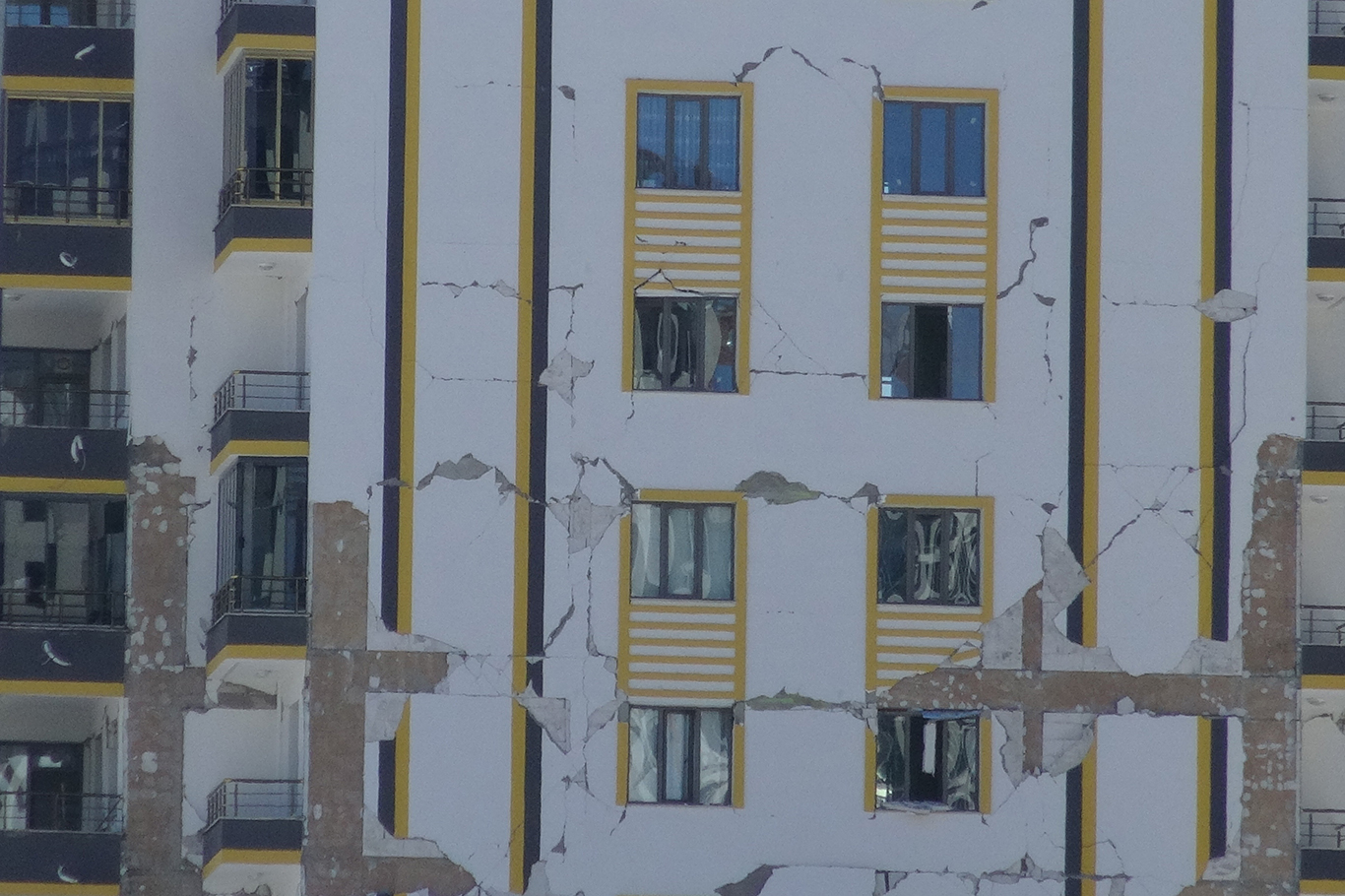 Malatya’da yeni yapılan binalar depremde yıkıldı