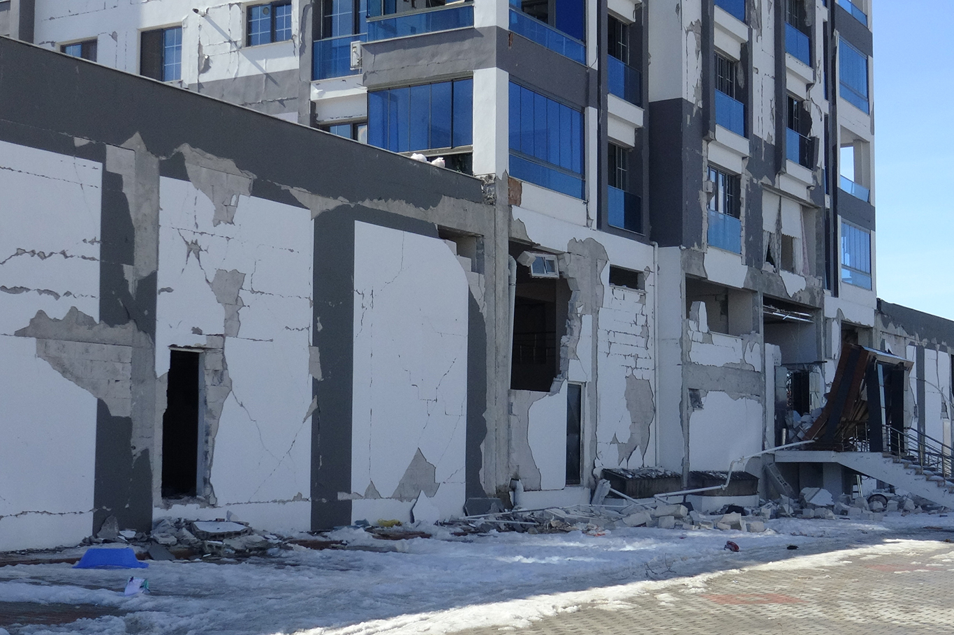 Malatya’da yeni yapılan binalar depremde yıkıldı