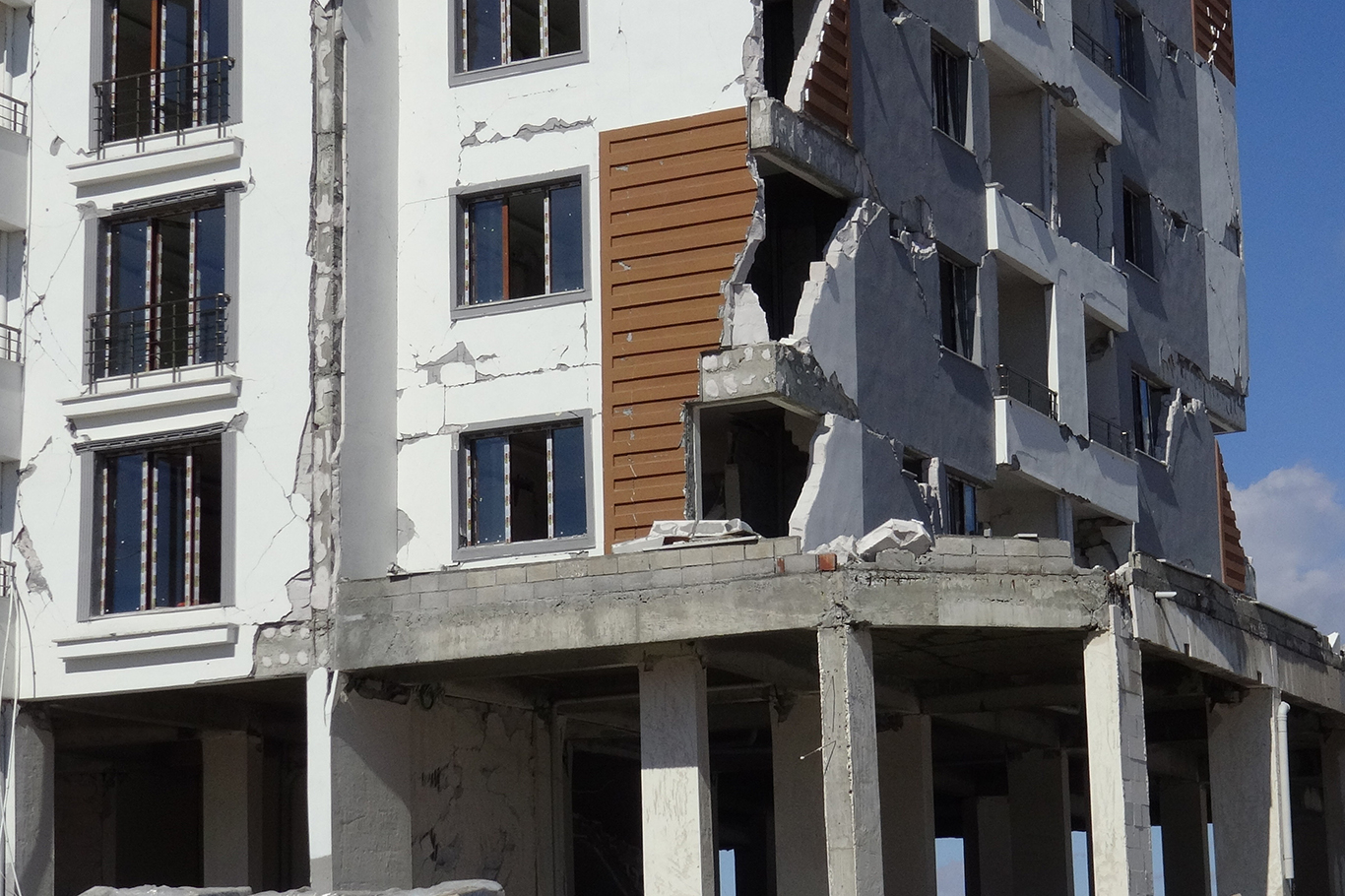 Malatya’da yeni yapılan binalar depremde yıkıldı