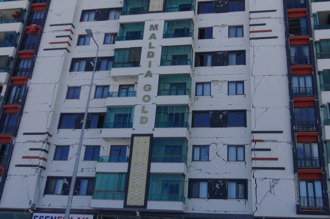 Malatya’da yeni yapılan binalar depremde yıkıldı