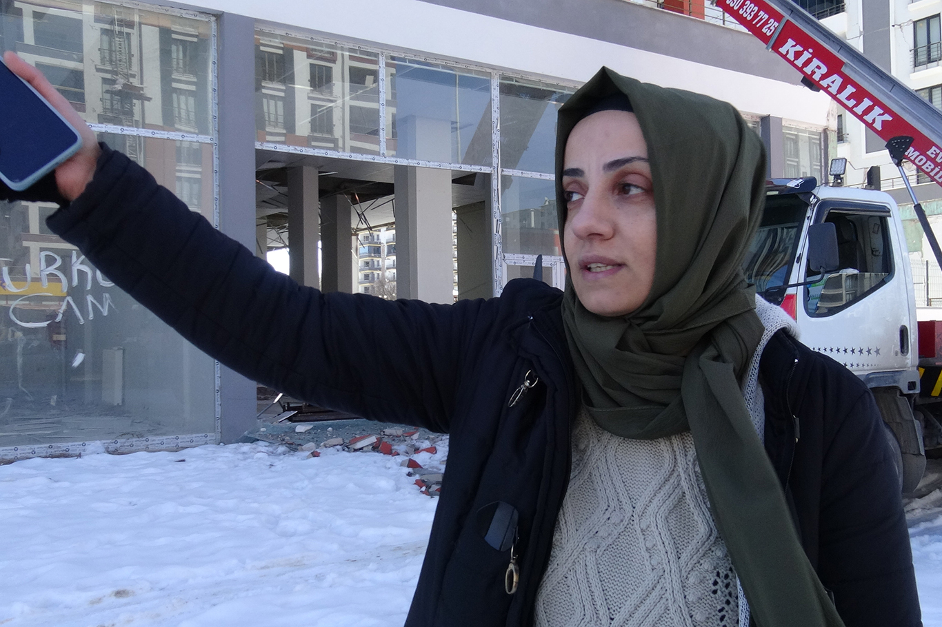 Malatya’da yeni yapılan binaların bir kısmı yıkılırken, bir çoğu da ağır hasar gördü