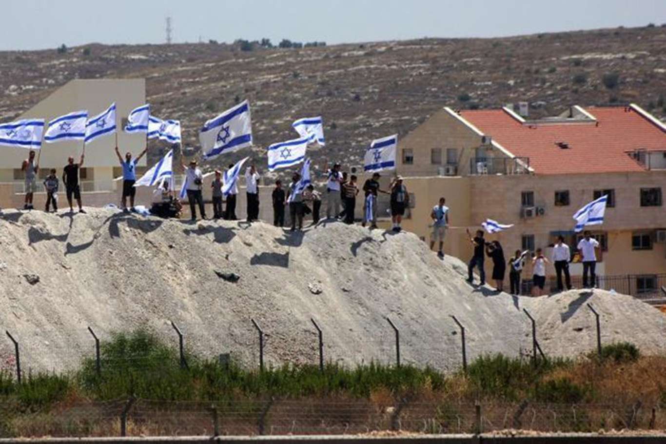 Zionist regime okays two plans to build illegal settlements in southern Jerusalem