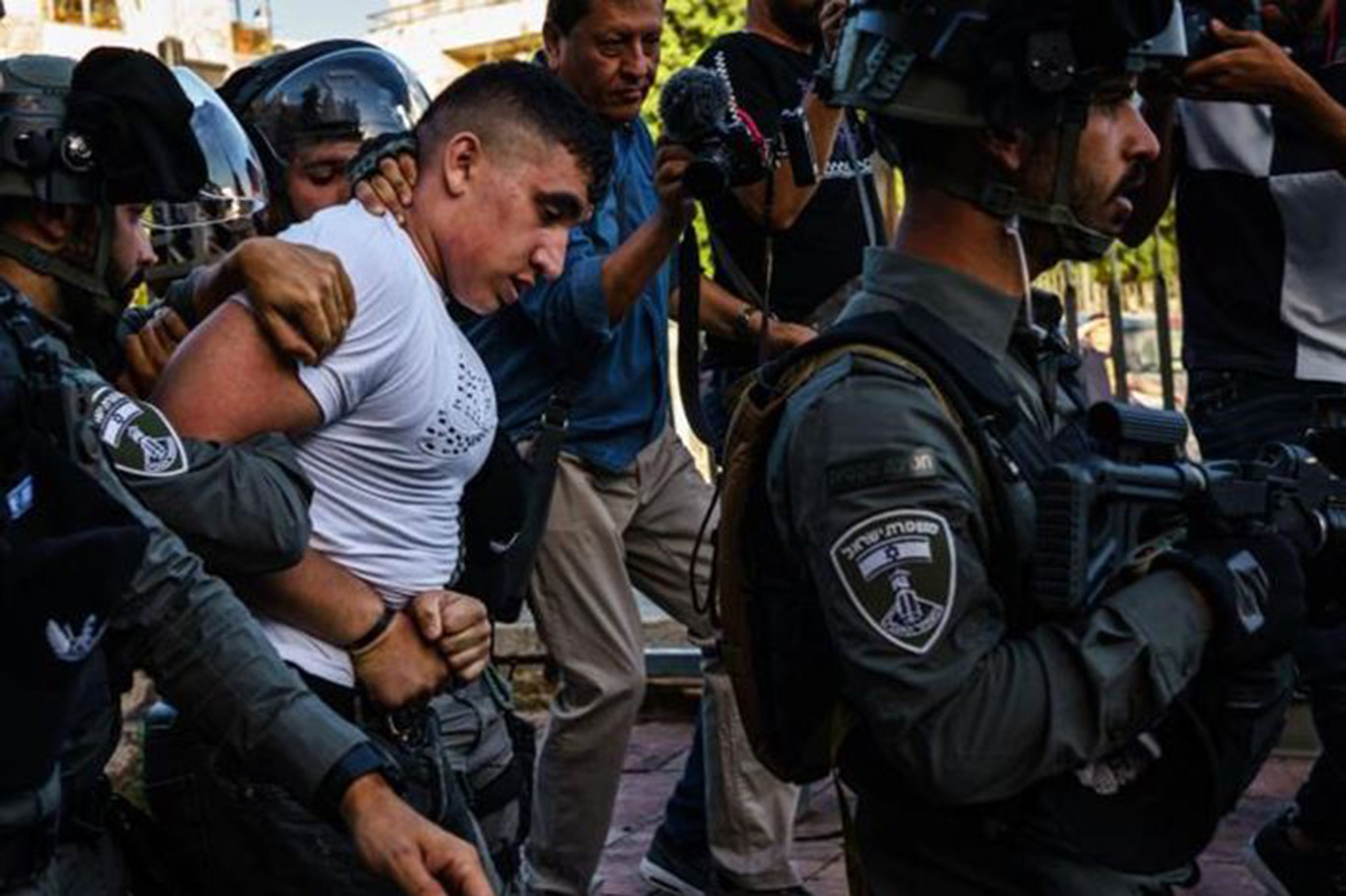 Zionist forces kidnap at least 9 Palestinians in West Bank