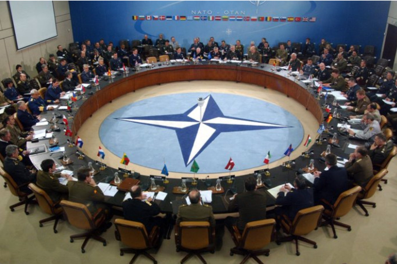 الناتو يدعو روسيا للالتزام باتفاقية ستارت الجديدة