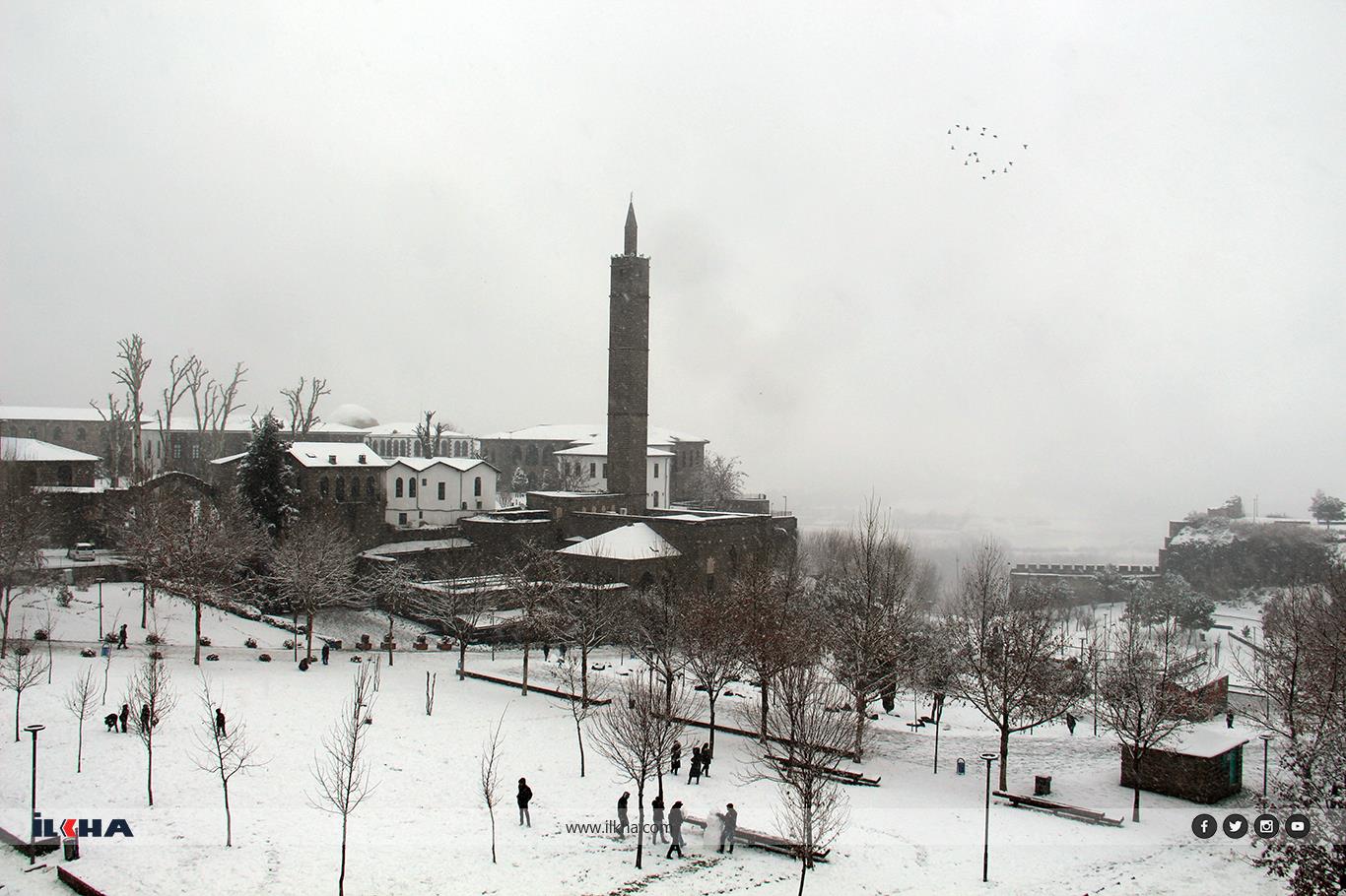  Diyarbakır receives first snowfall of the year 