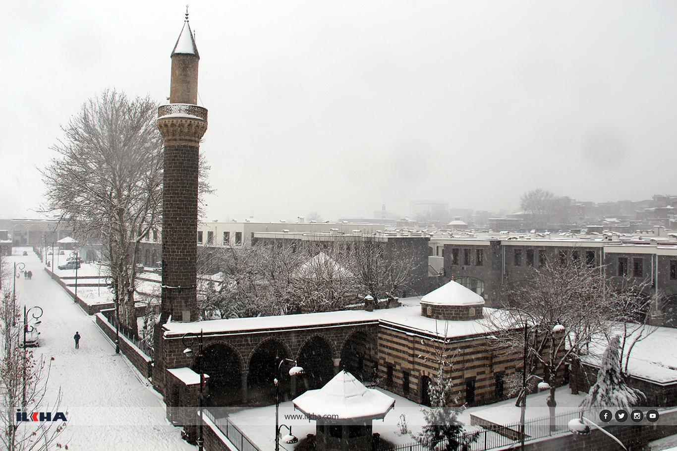  Diyarbakır receives first snowfall of the year 