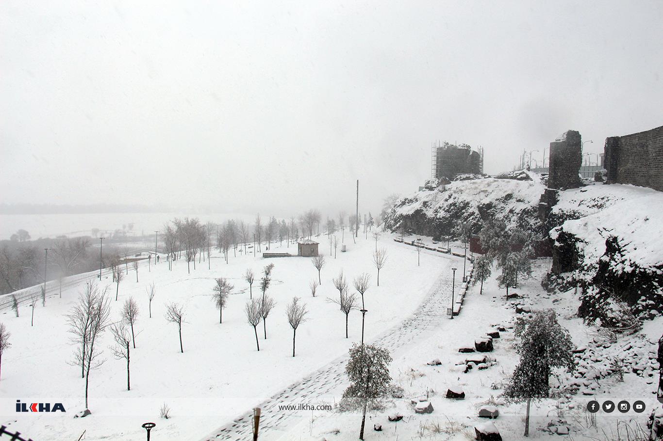  Diyarbakır receives first snowfall of the year 