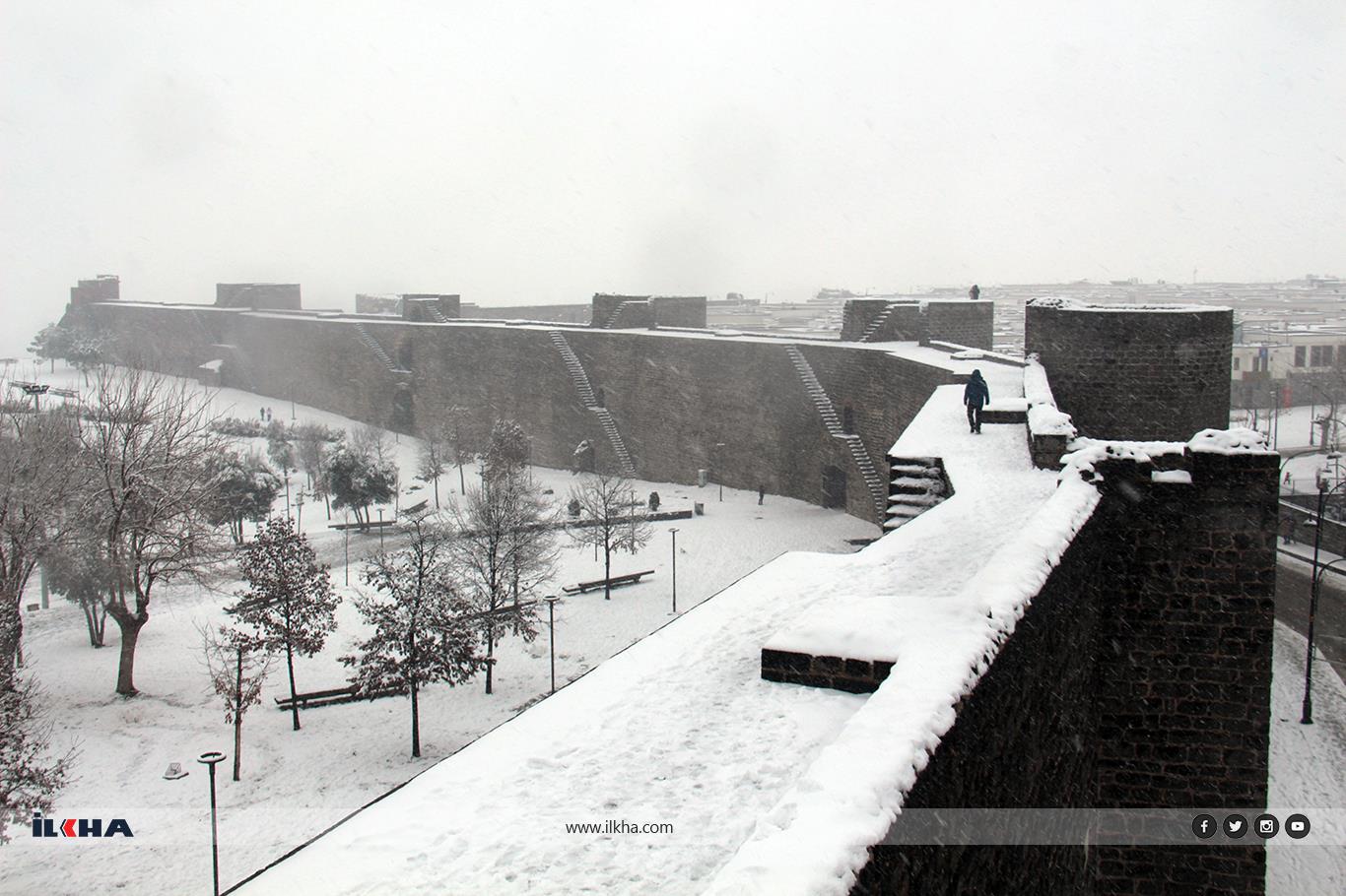  Diyarbakır receives first snowfall of the year 