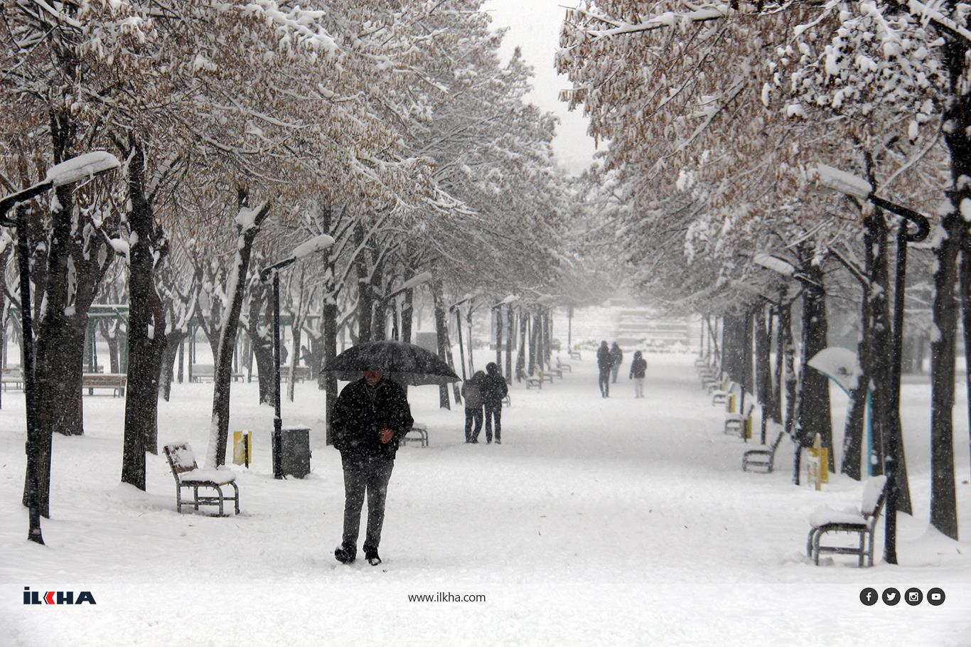  Diyarbakır receives first snowfall of the year 