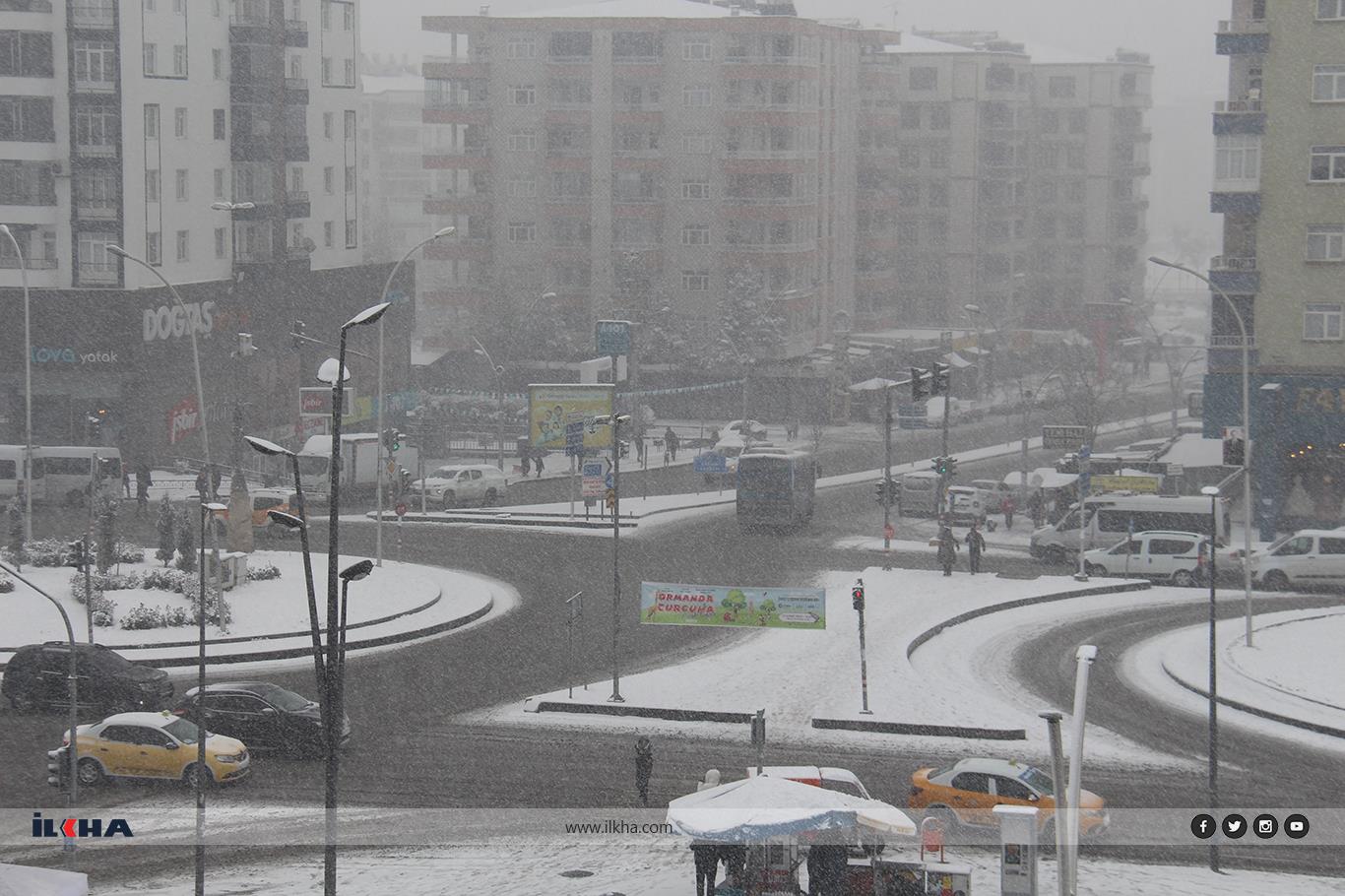  Diyarbakır receives first snowfall of the year 