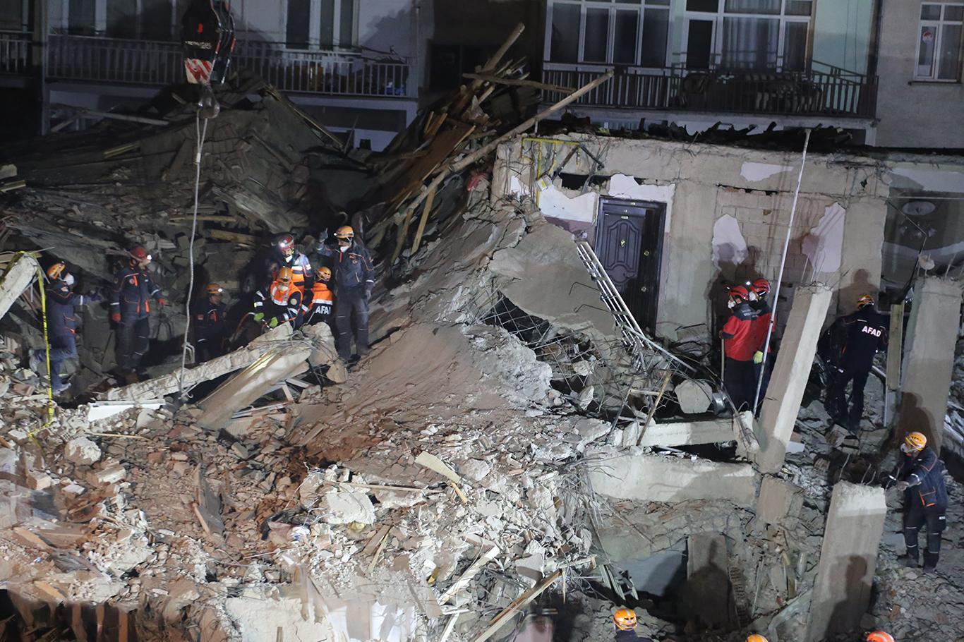 Deprem anında ve sonrasında neler yapılmalı? Deprem anında ve sonrasında neler yapılmalı?