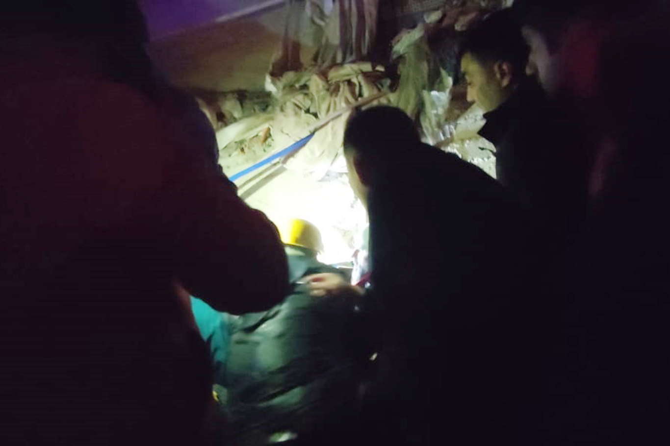 Bağlar Belediye Başkanı Beyoğlu'ndan deprem açıklaması Bağlar Belediye Başkanı Beyoğlu'ndan deprem açıklaması