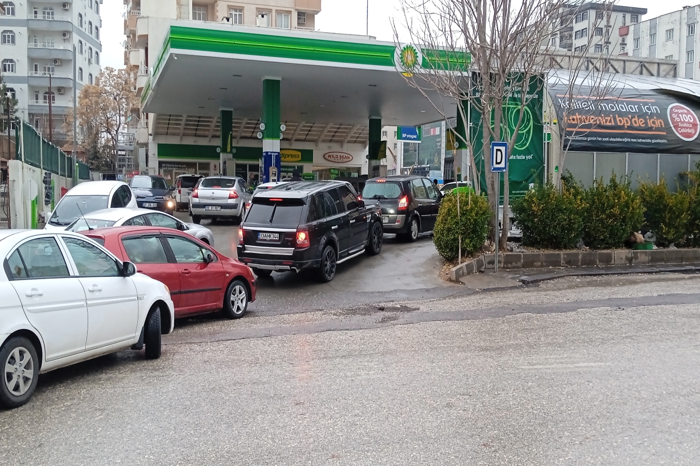 Mardin'de petrol istasyonlarında yoğunluk