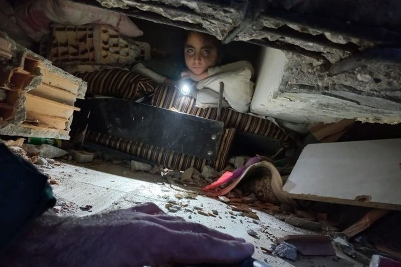 Deprem bölgesinde 3 aylık OHAL kararı yürürlükte