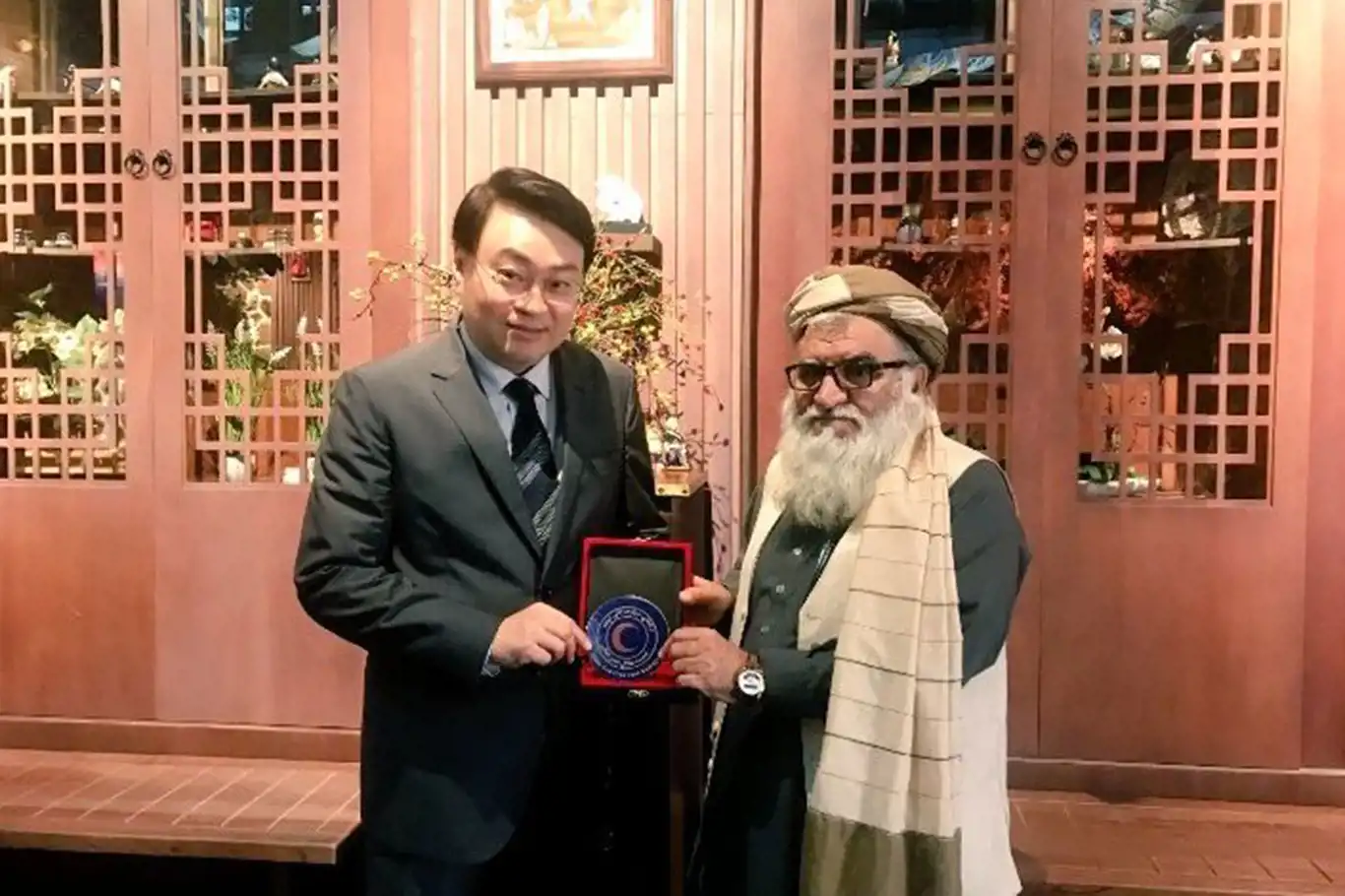 Head of Afghanistan's Red Crescent Society meets with South Korean Chargé d’affaires in Qatar