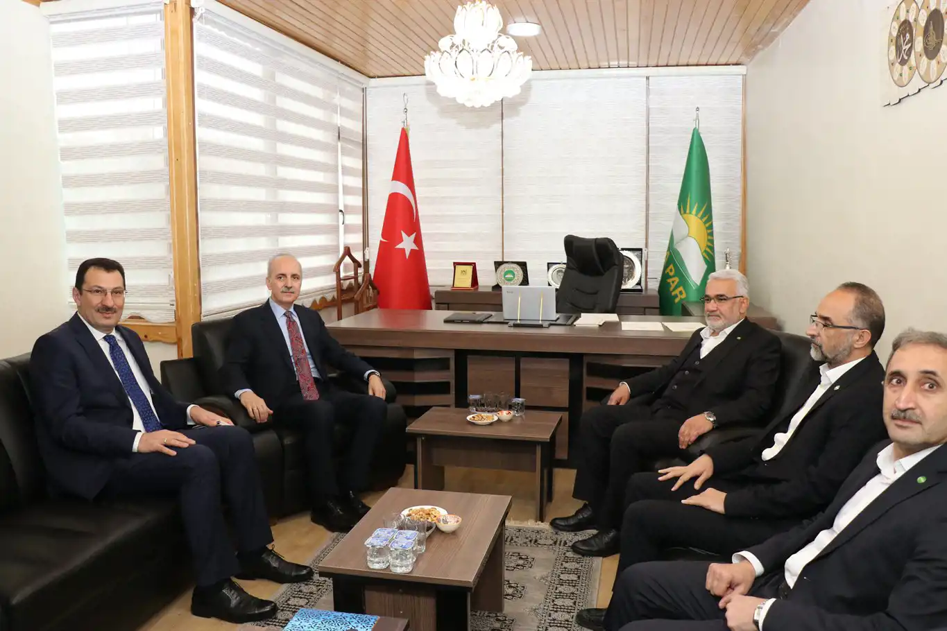 AK Parti ve HÜDA PAR'ın kritik görüşmesi başladı AK Parti ve HÜDA PAR'ın kritik görüşmesi başladı