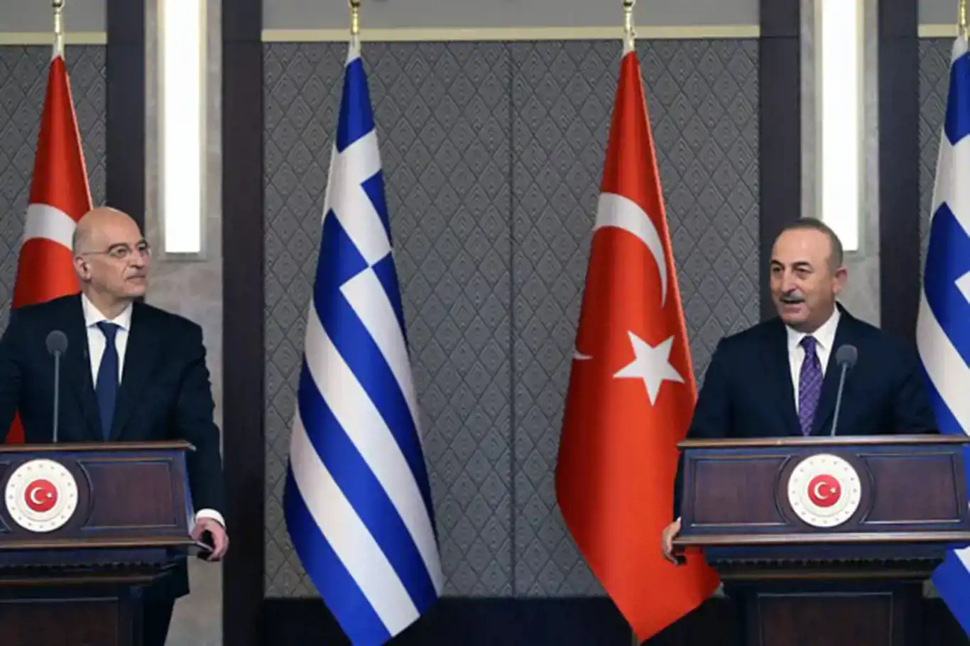 Turkish Foreign Minister holds phone call with his Greek counterpart