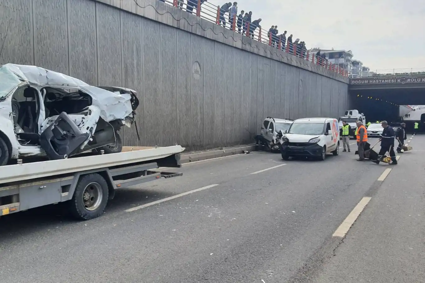 Diyarbakır'da zincirleme trafik kazasında 2 kişi hayatını kaybetti Diyarbakır'da zincirleme trafik kazasında 2 kişi hayatını kaybetti