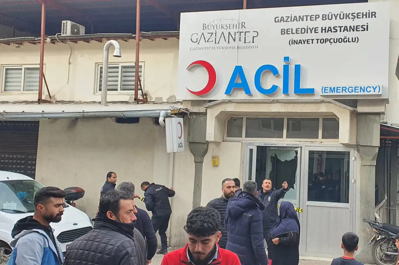 Gaziantep'te hastanede silahlı kavga: Bir yaralı Gaziantep'te hastanede silahlı kavga: Bir yaralı
