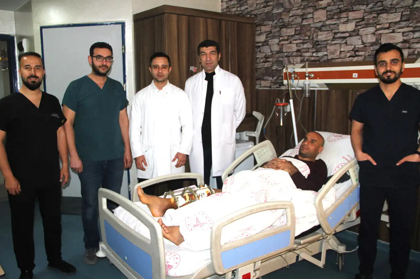 Midyat Devlet Hastanesinde bir ilk daha: Tek taraflı bacak uzatma ameliyatı yapıldı