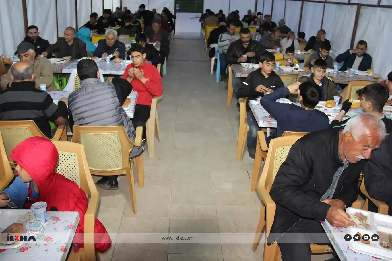 خیمه افطاری توسط انجمن وقف کاروان امید در دیاربکر آماده شد
