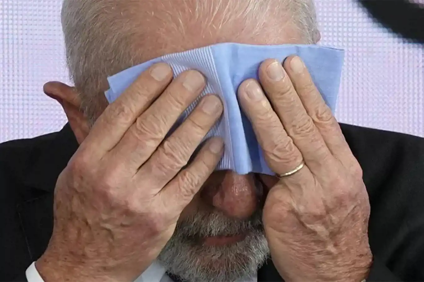 الرئيس البرازيلي يرجئ زيارته للصين بسبب عارض صحي
