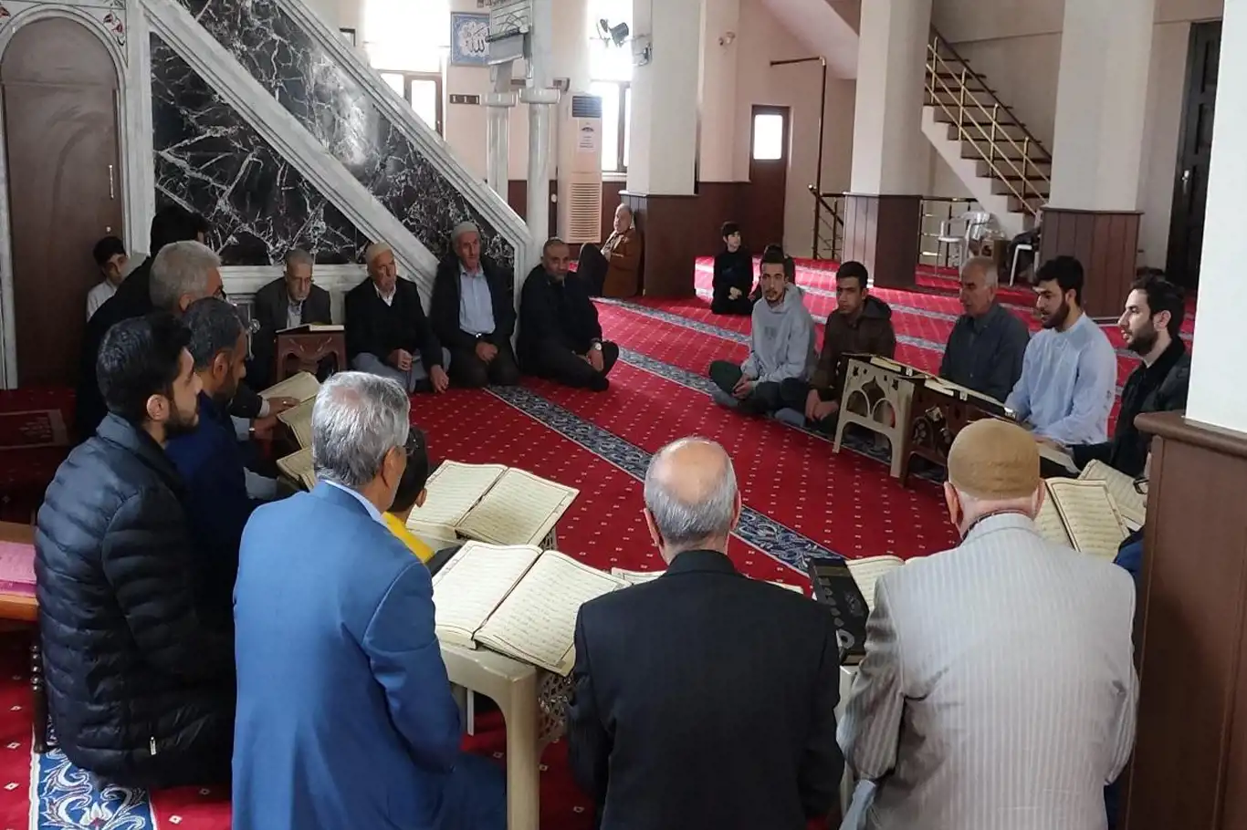 Ramazan ayında sünnet olan mukabele geleneği devam ediyor Ramazan ayında sünnet olan mukabele geleneği devam ediyor